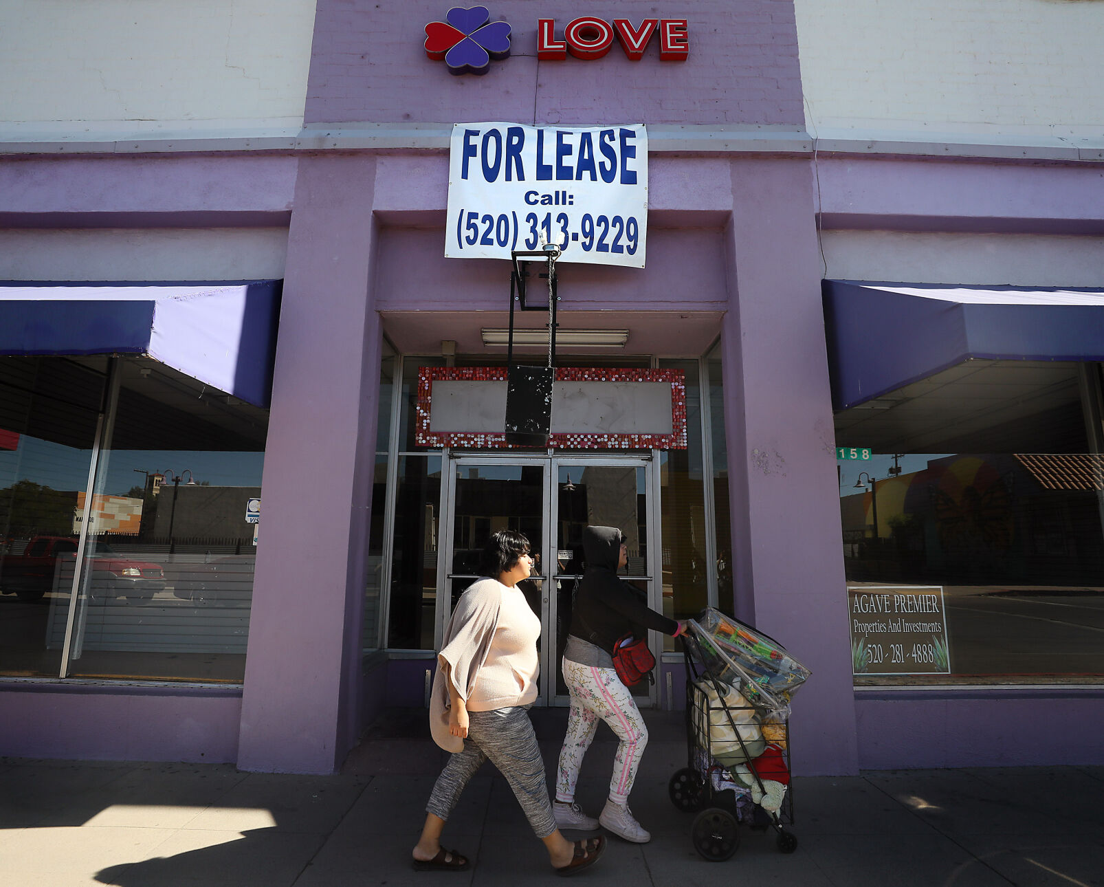Nogales, retail, Morley Ave. (le)
